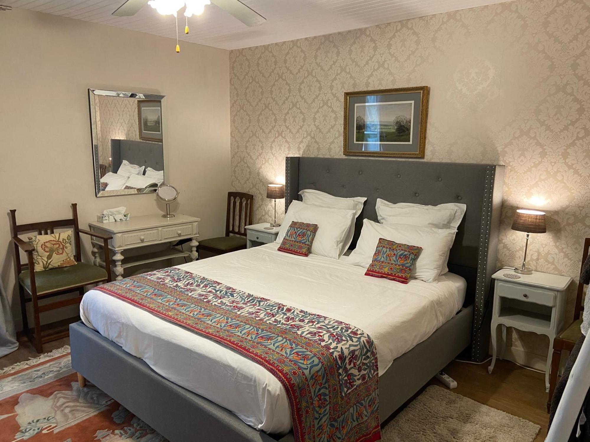 Maison La Roche Chambre D'Hotes Le Vigeant エクステリア 写真