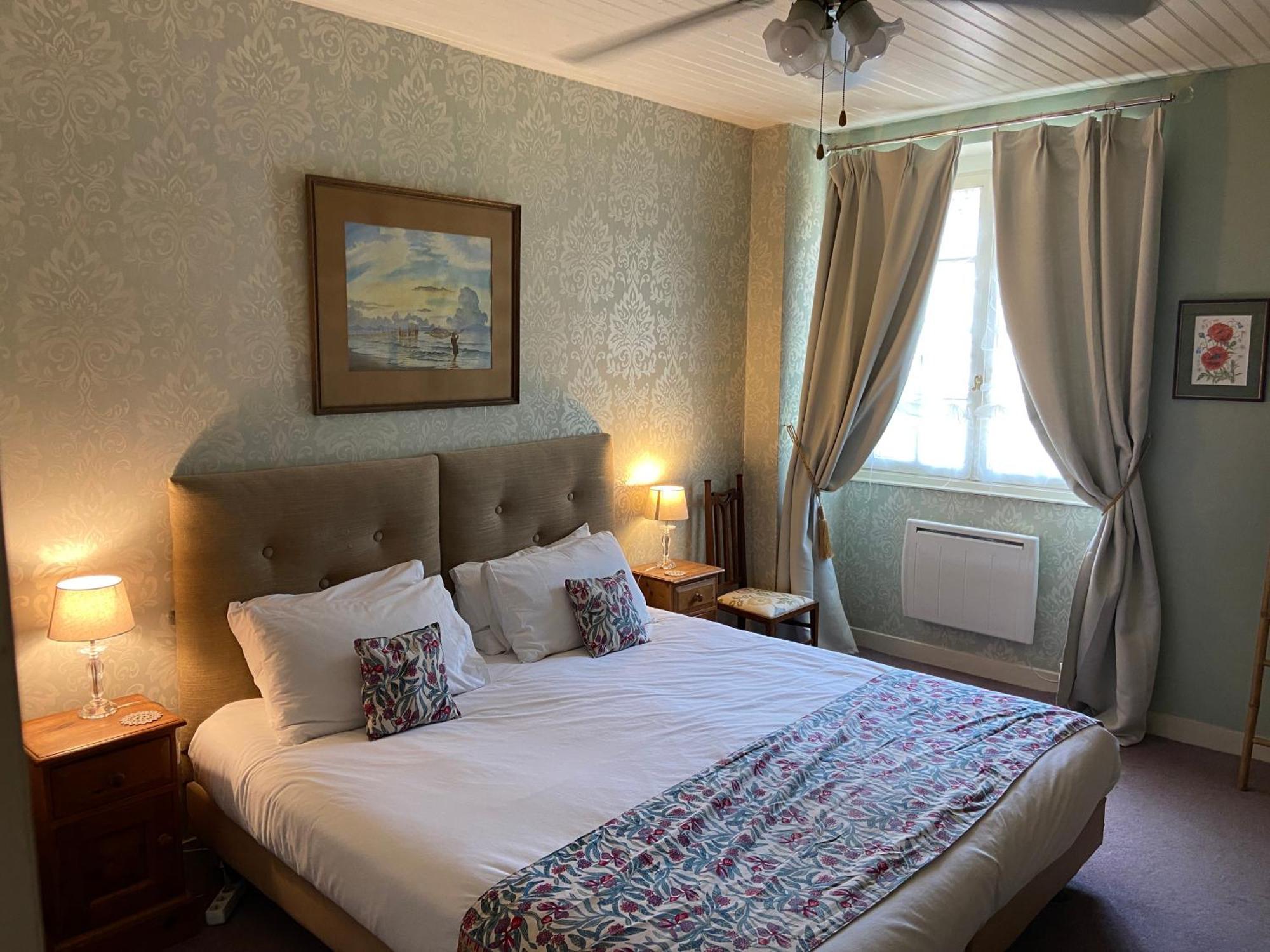 Maison La Roche Chambre D'Hotes Le Vigeant エクステリア 写真